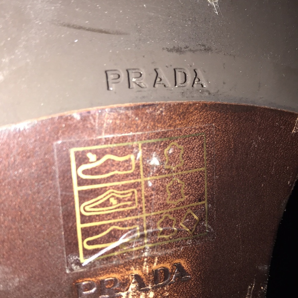 PRADA - Picture 4 of 7